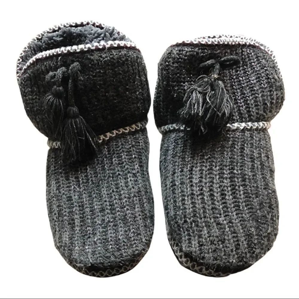 Women’s gray with Aztec print and stitching MukLuk
